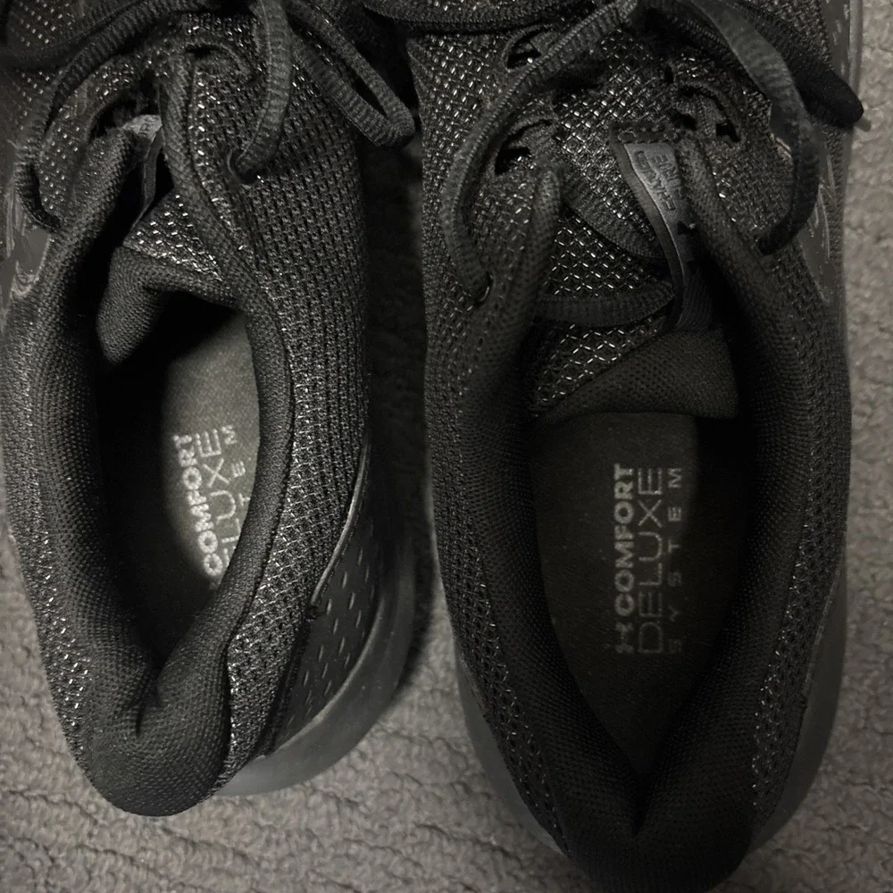 under armour 3027000-002 Size 14